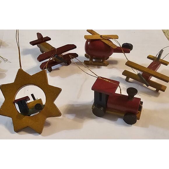 Vintage Christmas Tree Wooden Maroon And Green Toy Household Ornaments - Picture 2 of 10